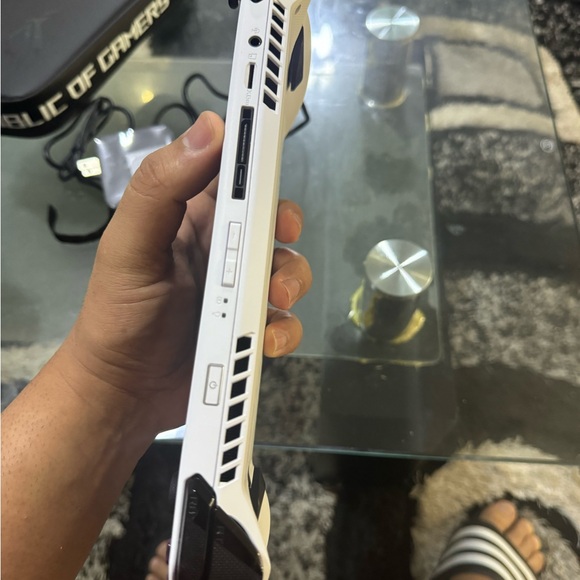 ASUS rog ally z1 extreme brand new condition all games are playing - Picture 3 of 11